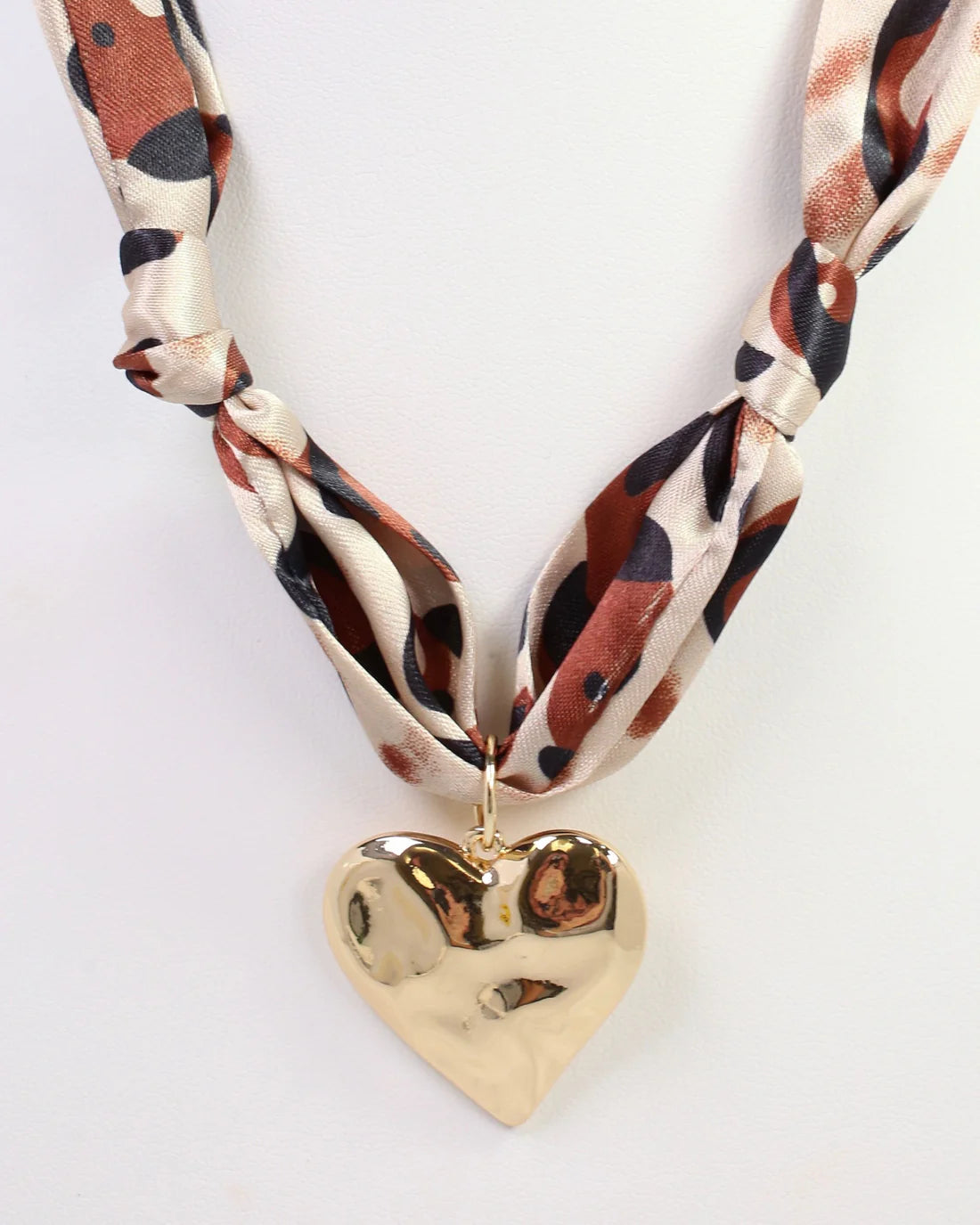 Plaines Heart Charm Scarf Necklace | Leopard