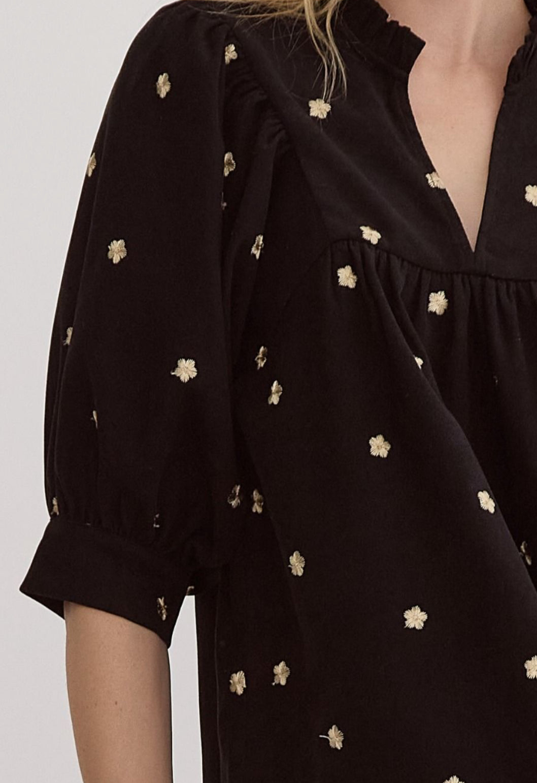 Jane Embroidered Gold Daisy Half Sleeve Top