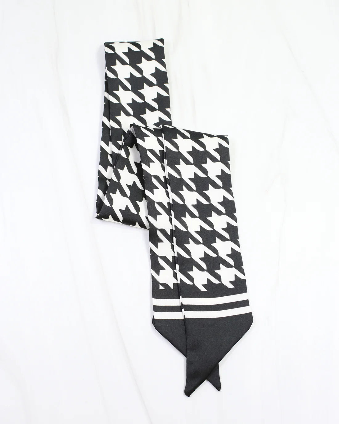 Carlton Houndstooth Skinny Scarf | Black White