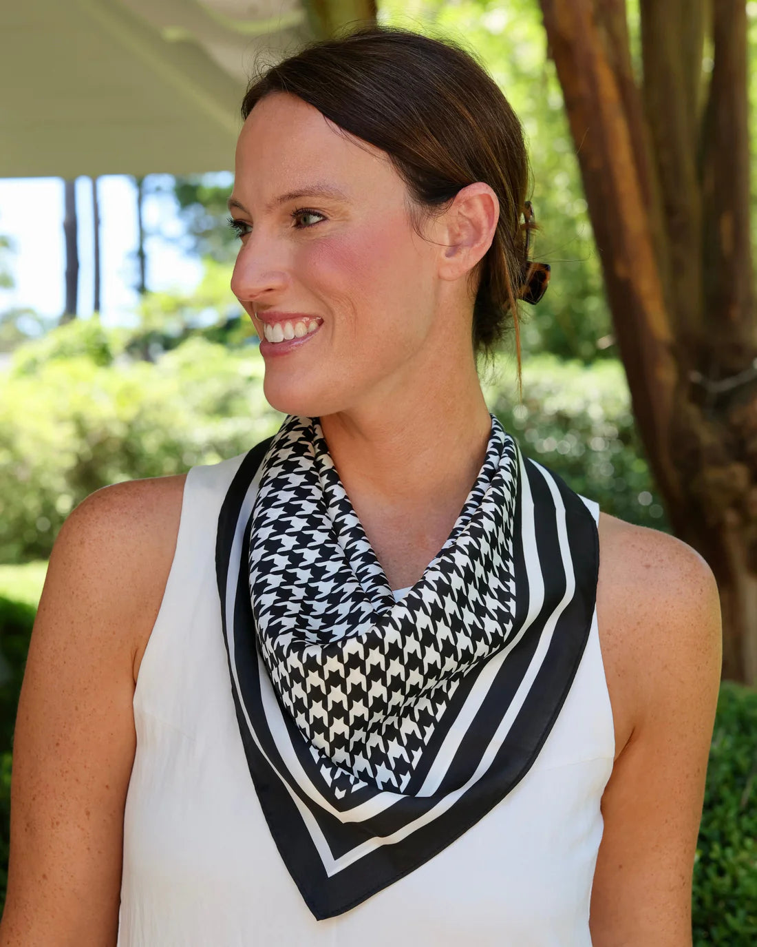 Carlton Houndstooth Scarf Medium | Black White